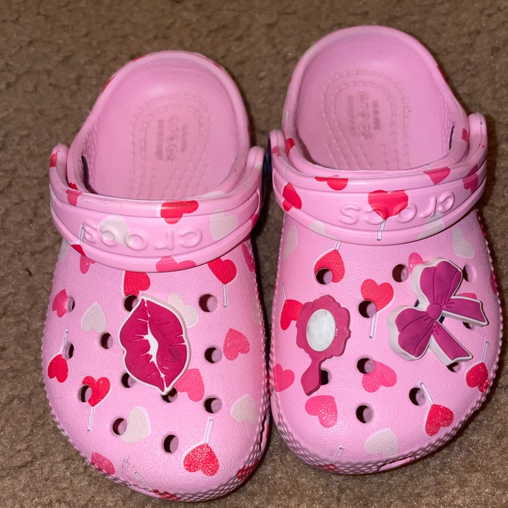 Pink heart crocs 7c good condition